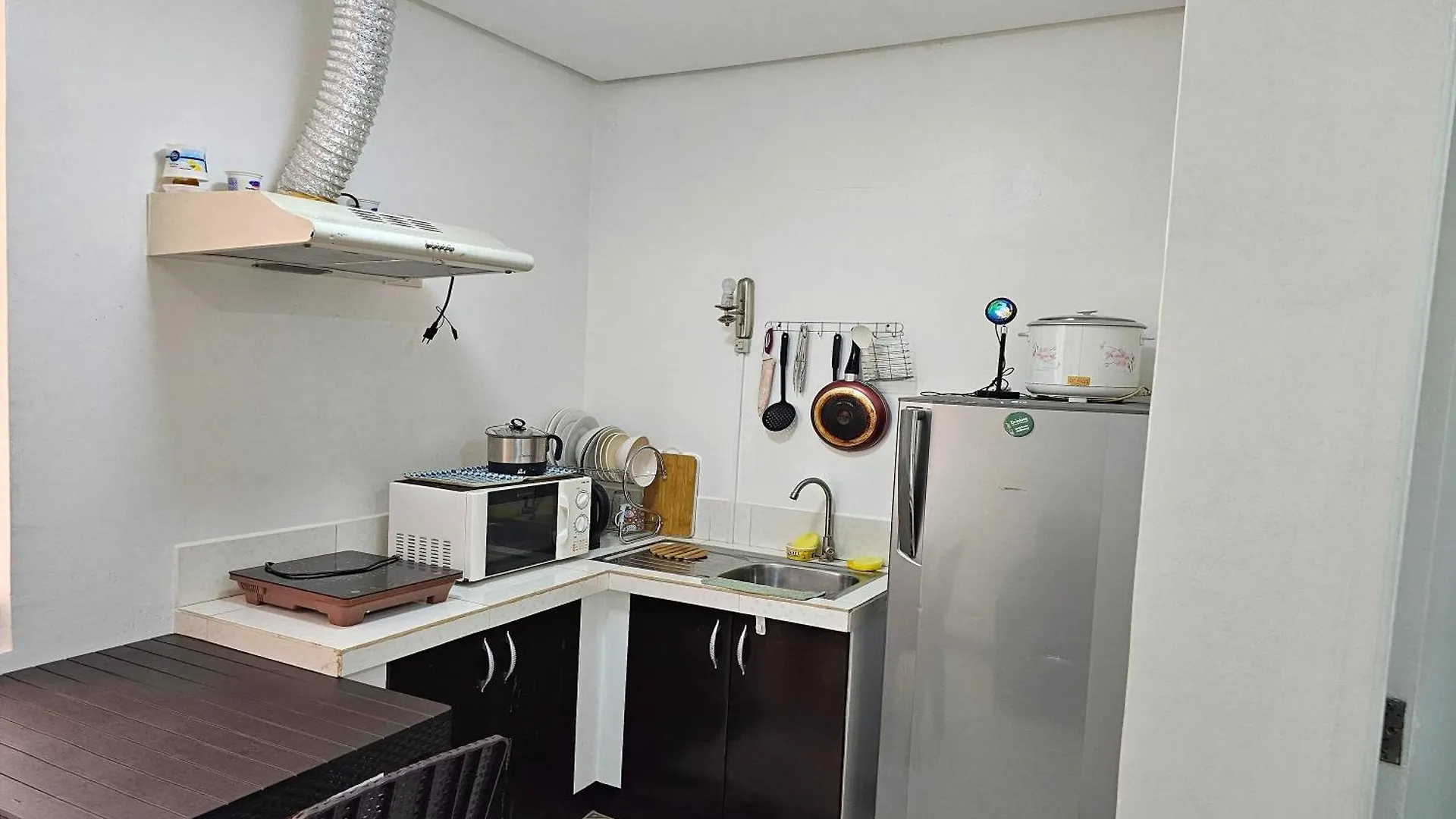 Apartment Birchtower By Jeizel Manila City