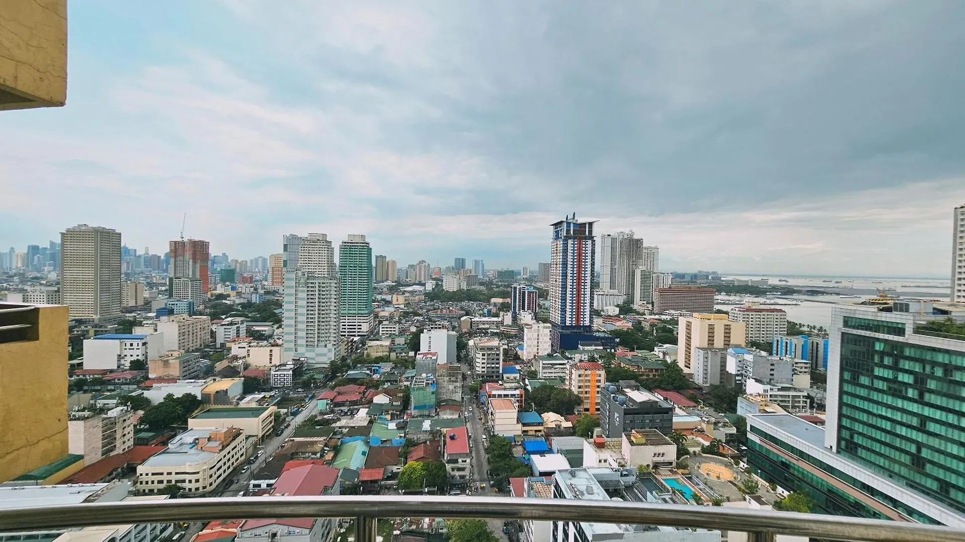 Apartment Birchtower By Jeizel Manila City
